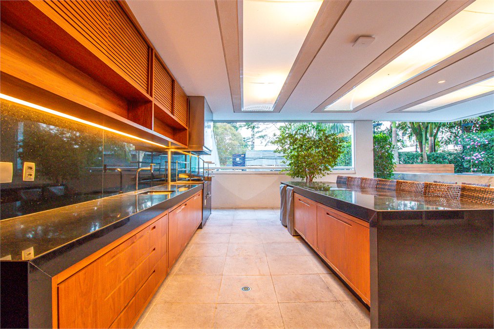 Apartamento Campo Belo à Venda 274 m² 4 Suítes 4 Vagas com Clima de Casa e Vista Verde