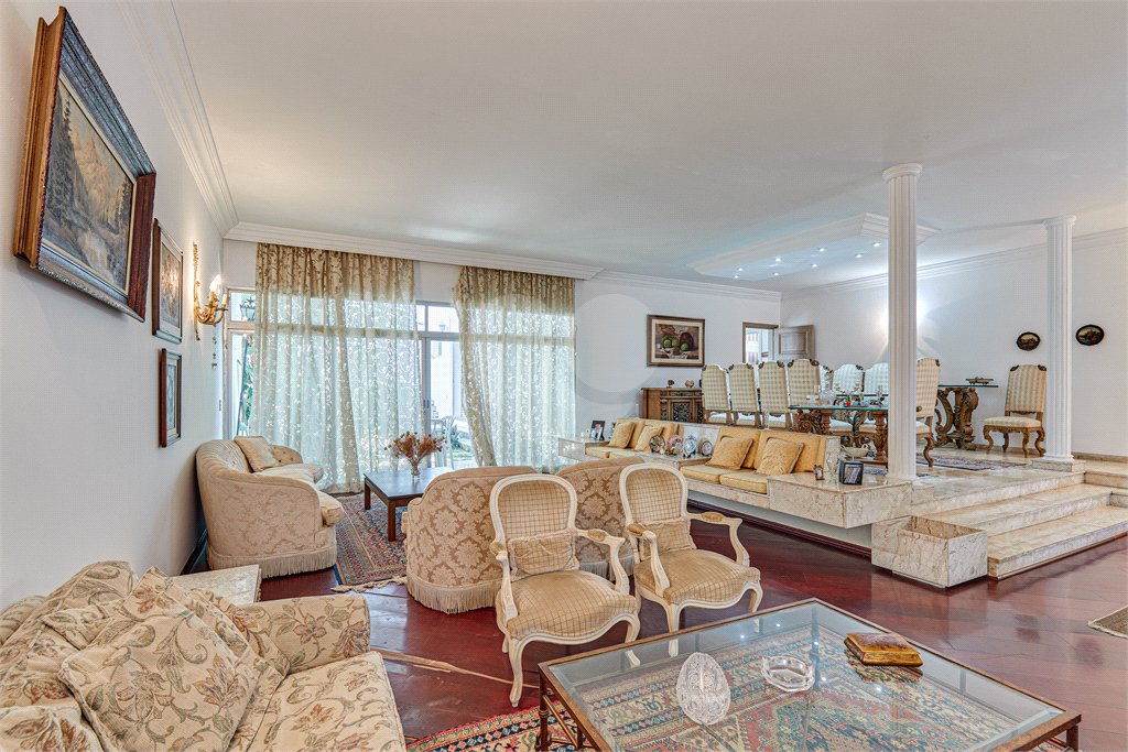 Casa de Vila à venda com 4 quartos, sendo 3 suítes,  em Alto da Boa Vista, São Paulo, SP