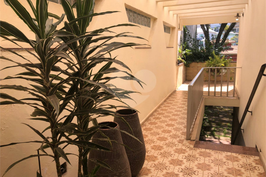 Sobrado à venda com 5 quartos, sendo 1 suíte,  em Jardim São Bento, São Paulo, SP