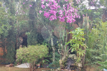 Chácara à venda com 4 quartos, sendo 1 suíte,  em Vila Dom Pedro, Atibaia, SP