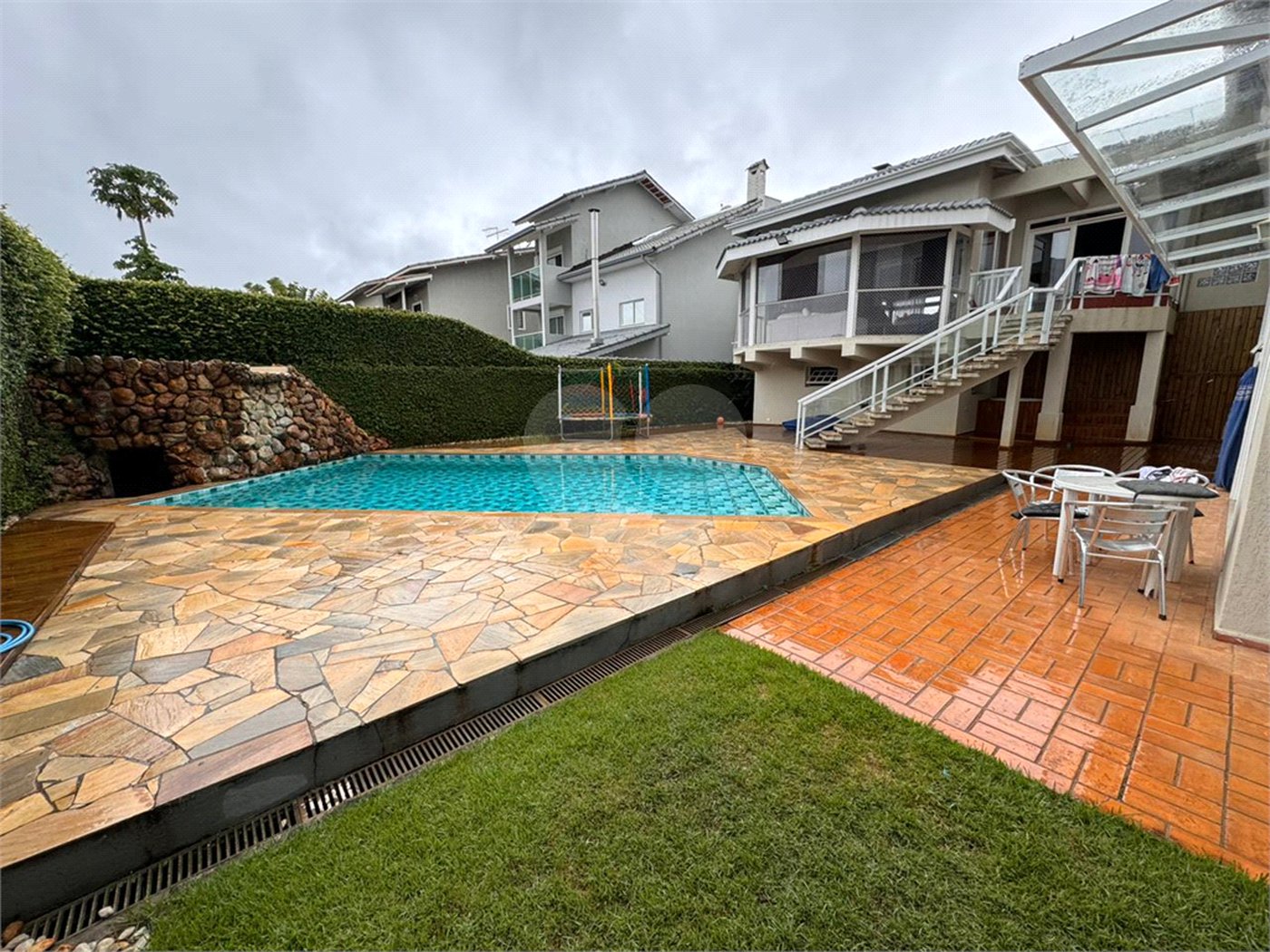 Casa à venda com 5 suítes em Aruã, Mogi das Cruzes, SP