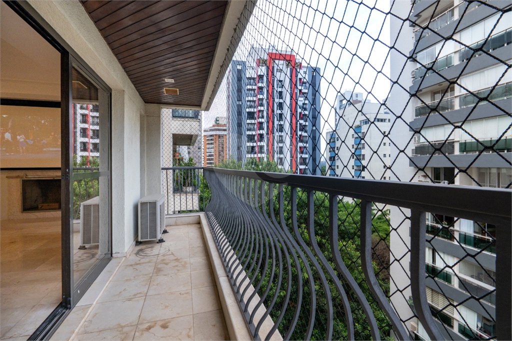 Apartamento à venda com 3 suítes em Vila Nova Conceição, São Paulo, SP
