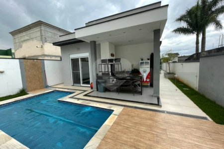 Casa à venda com 3 quartos, sendo 1 suíte,  no condomínio Aruã, Mogi das Cruzes - SP