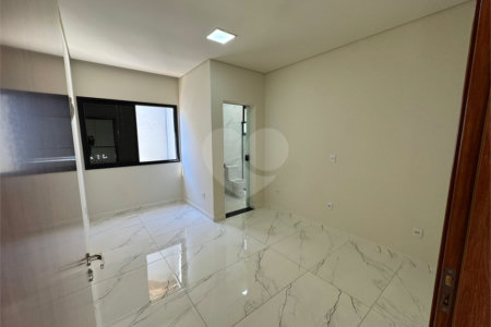 Casa à venda com 5 quartos, sendo 4 suítes, no condomínio Golden Ville, Itapetininga - SP