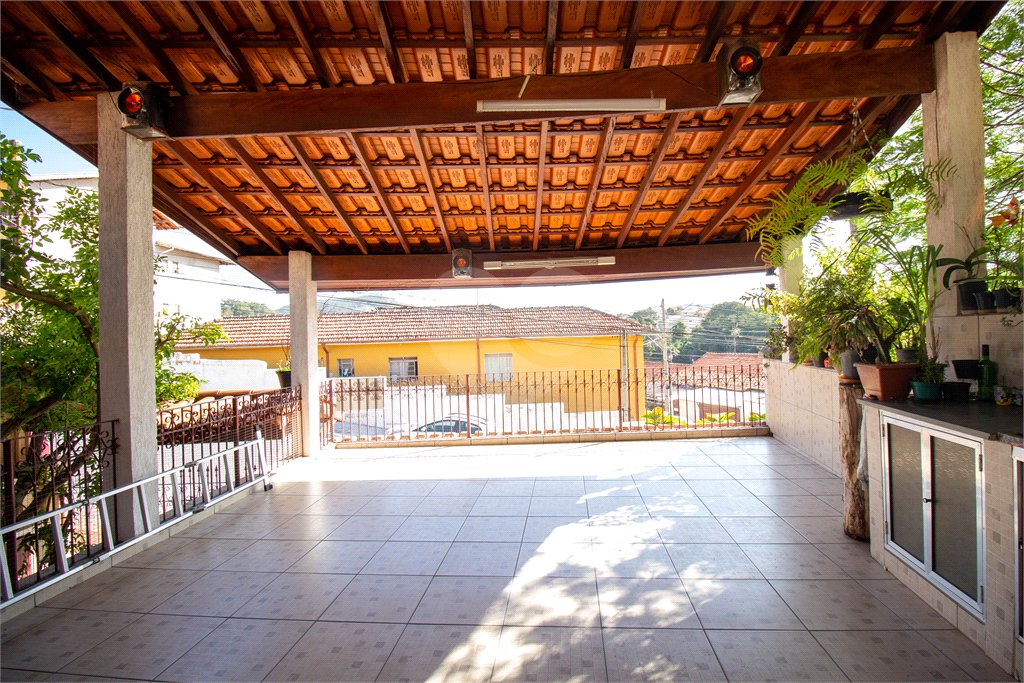 Sobrado à venda com 4 quartos, sendo 1 suíte,  em Vila Aguiar, São Roque, SP