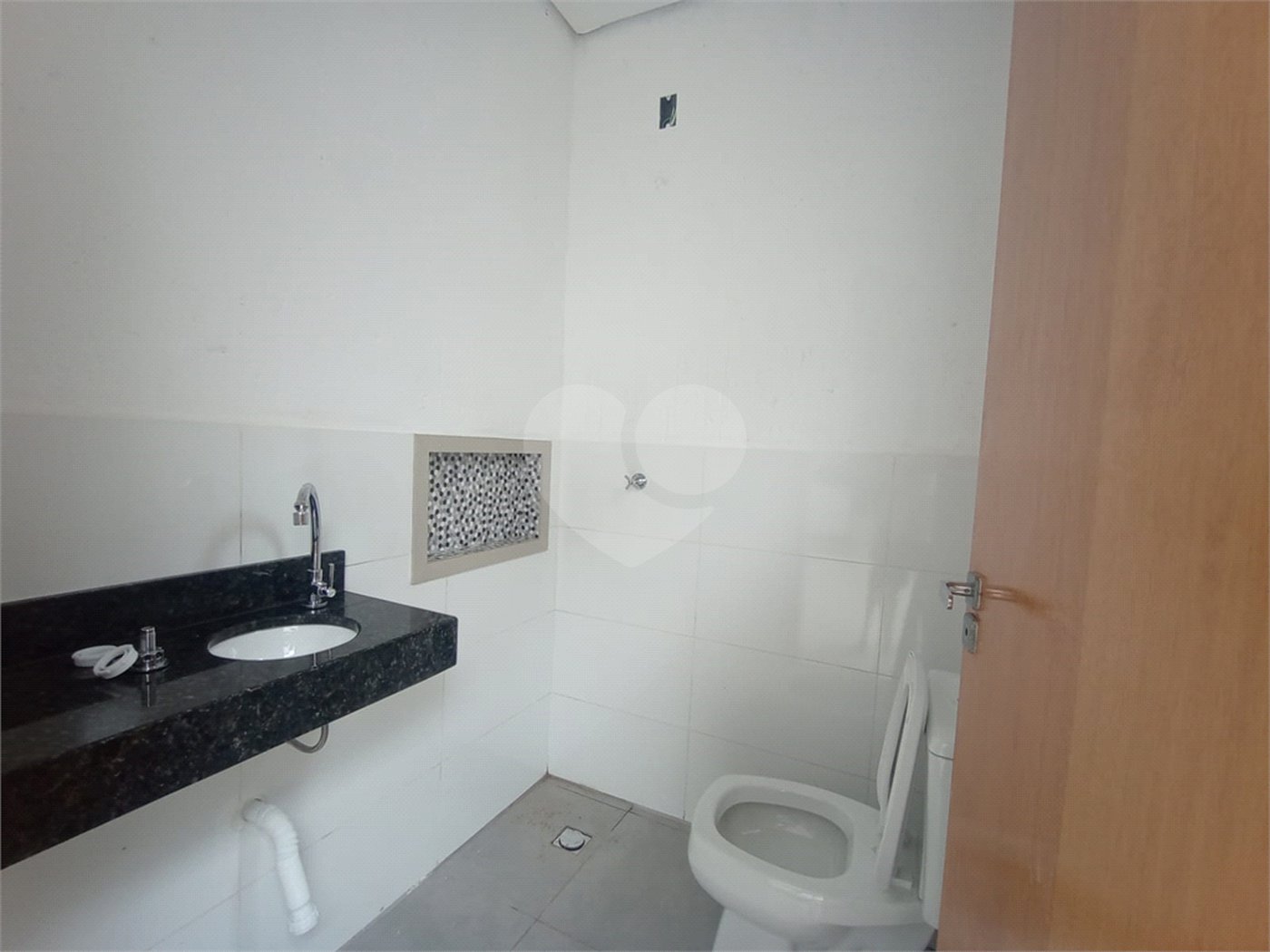 Casa à venda com 3 quartos, sendo 2 suítes, no condomínio Vila Rica, Indaiatuba - SP