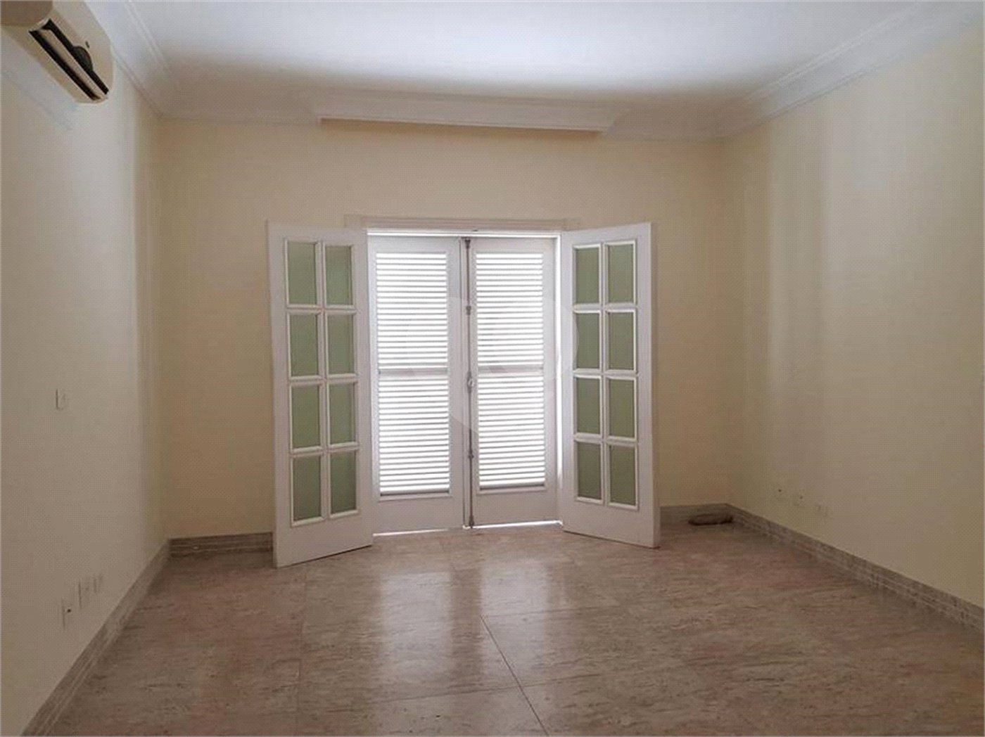 Casa à venda com 4 suítes no condomínio Vilaretto, São Paulo - SP