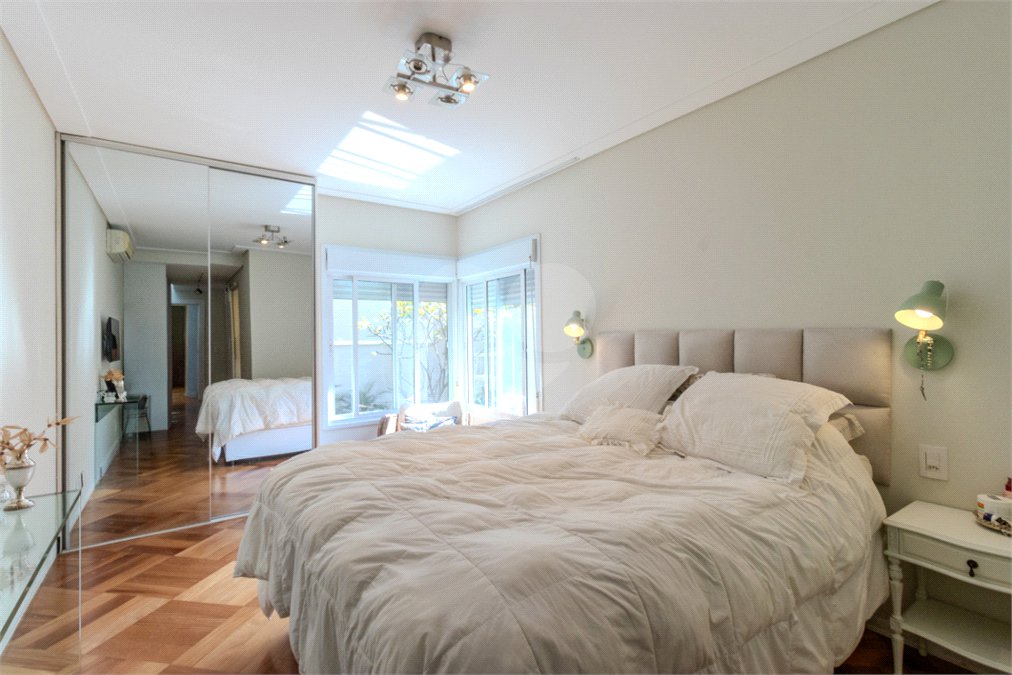 Casa à venda com 5 quartos, sendo 3 suítes, no condomínio Boulevard Saint Michael, São Paulo - SP