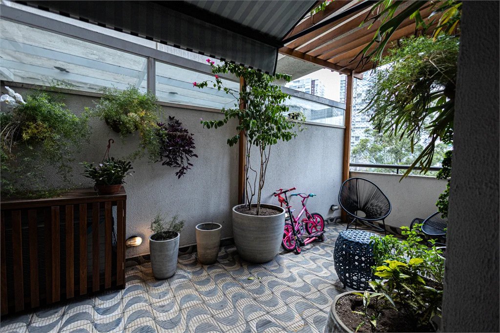 Apartamento à venda com 5 quartos, sendo 4 suítes, em Parque Reboucas, São Paulo, SP