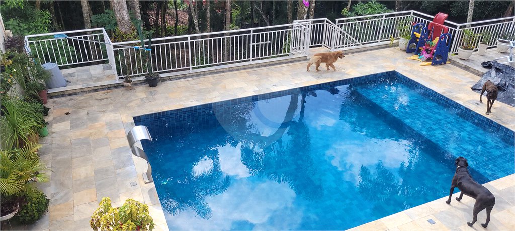 Casa à venda ou para alugar com 3 suítes no condomínio Sausalito, Mairiporã - SP