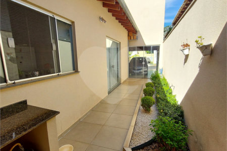 Casa à venda com 4 quartos, sendo 2 suítes, no condomínio Nascente do Jaraguá, Araraquara - SP
