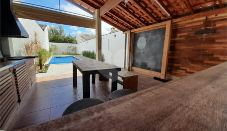 Casa à venda com 3 quartos, sendo 1 suíte,  em Vila Suissa, Mogi das Cruzes, SP