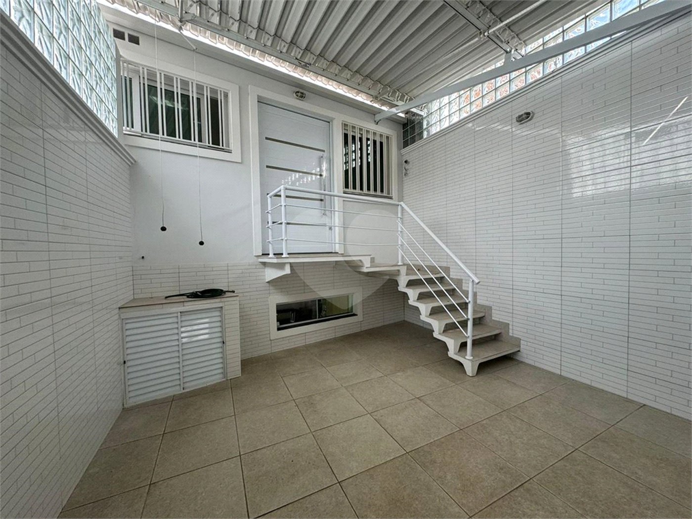 Sobrado à venda com 5 quartos, sendo 3 suítes, em Vila Nivi, São Paulo, SP