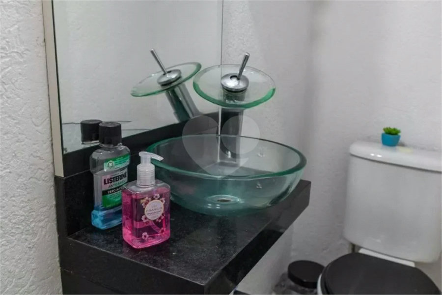 Casa à venda com 3 quartos, sendo 1 suíte, no condomínio Rafaela I, São Paulo - SP