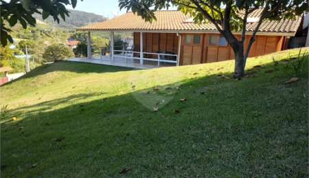 Chácara à venda com 4 quartos, sendo 1 suíte, em Chácaras Fernão Dias, Atibaia, SP