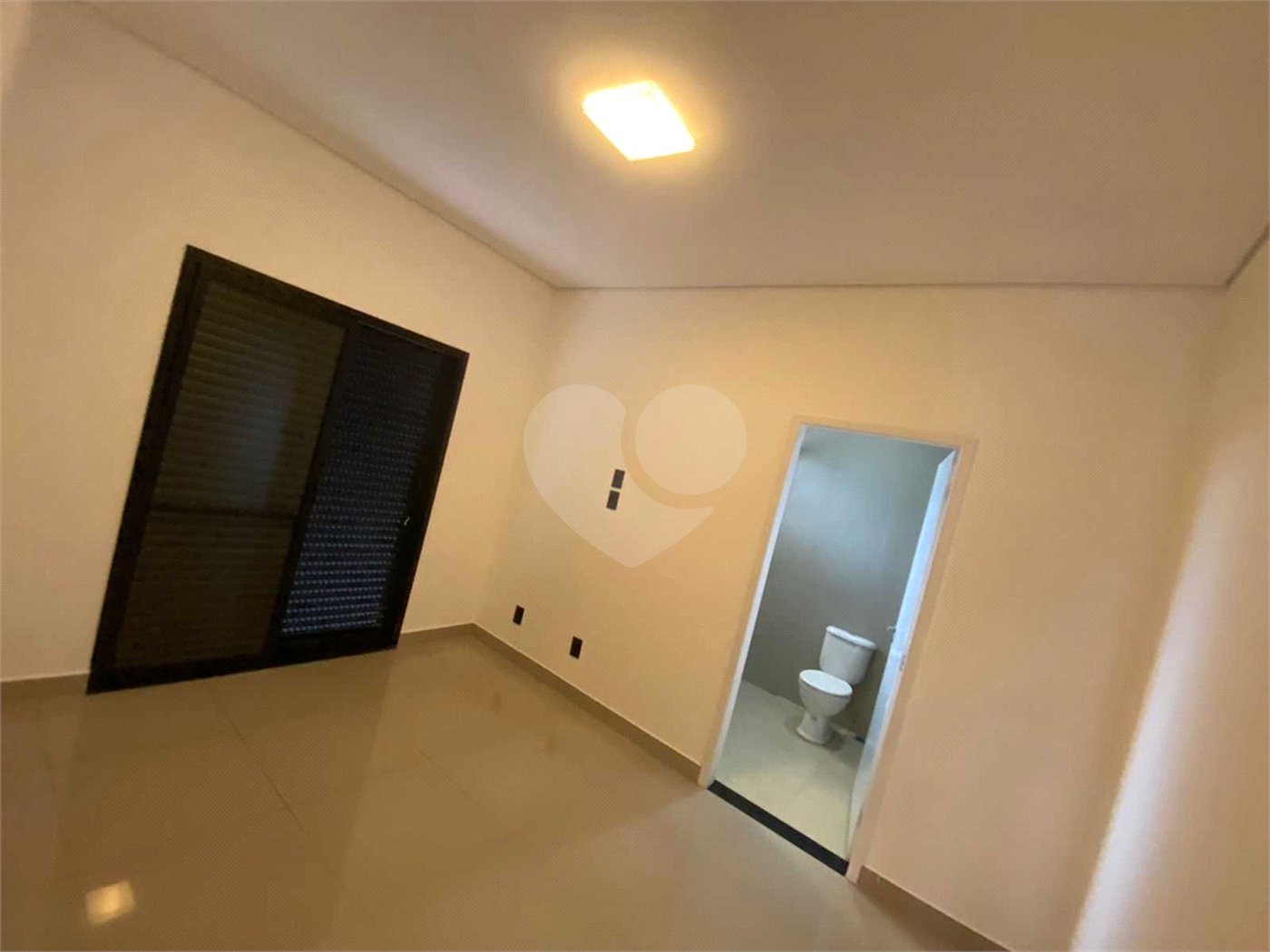 Casa à venda com 3 quartos, sendo 1 suíte,  no condomínio Residencial Helena Maria, Sorocaba - SP