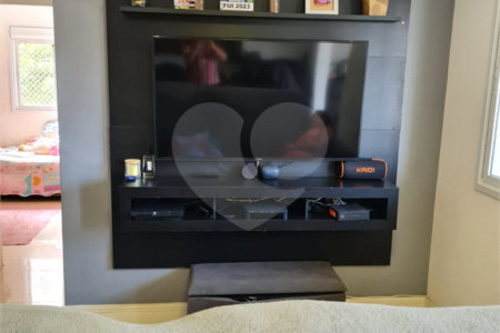 Apartamento à venda com 3 quartos, sendo 1 suíte,  em Vila Andrade, São Paulo, SP