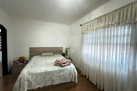 Sobrado à venda com 4 quartos, sendo 2 suítes, em Vila Júlia, Poá, SP