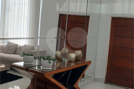 Casa à venda com 4 suítes no condomínio Parque da Figueiras, Mogi das Cruzes - SP
