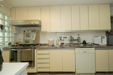 Apartamento à venda com 4 quartos, sendo 1 suíte, em Alto da Boa Vista, São Paulo, SP