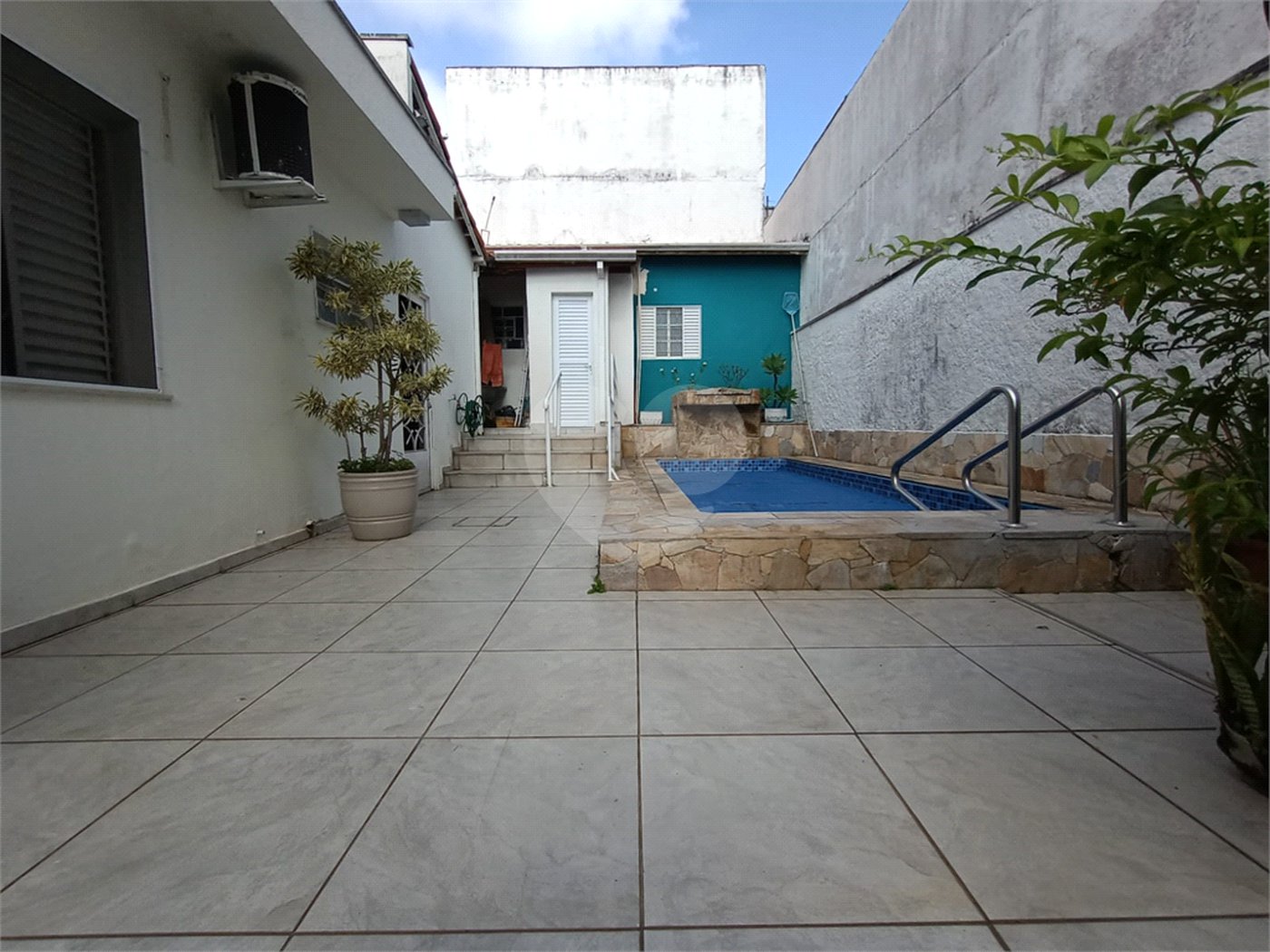 Casa à venda com 4 quartos, sendo 1 suíte,  em Jardim Armênia, Mogi das Cruzes, SP
