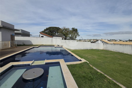 Casa à venda com 4 quartos, sendo 1 suíte, no condomínio Village Ipanema 2, Araçoiaba da Serra - SP