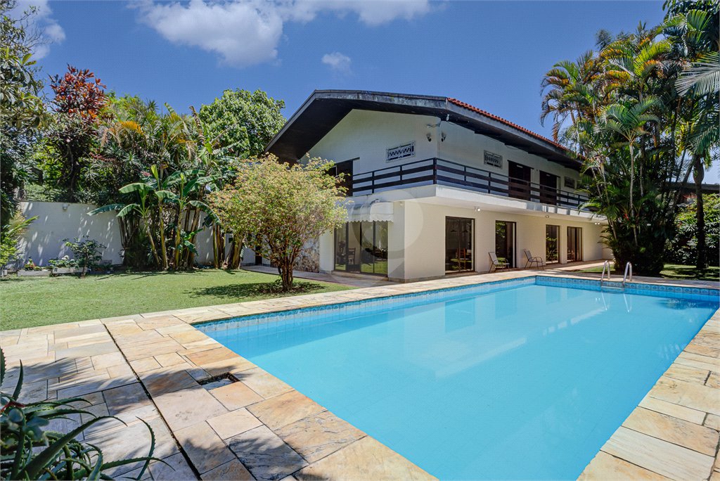 Casa Térrea à venda com 5 quartos, sendo 4 suítes, em Interlagos, São Paulo, SP