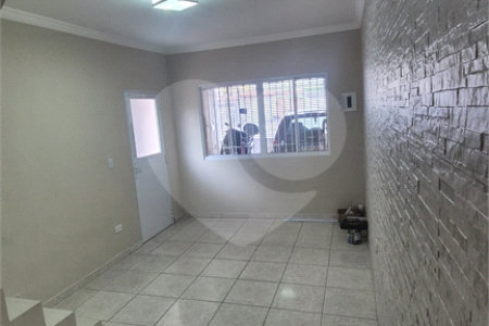 Sobrado à venda com 3 quartos, sendo 1 suíte, em Jardim Las Vegas, Santo André, SP
