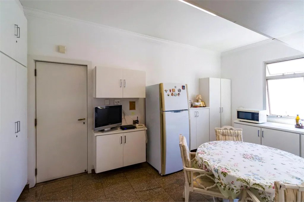 Apartamento à venda com 4 quartos, sendo 2 suítes, em Real Parque, São Paulo, SP