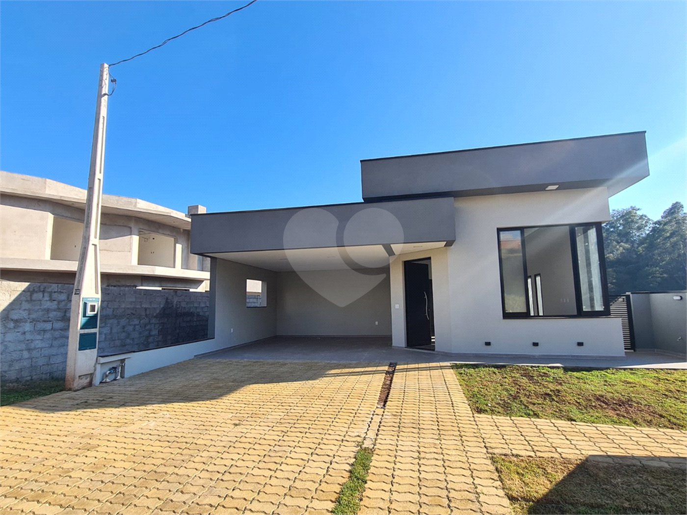 Casa à venda com 3 suítes no condomínio Reserva dos Jatobás, Louveira - SP