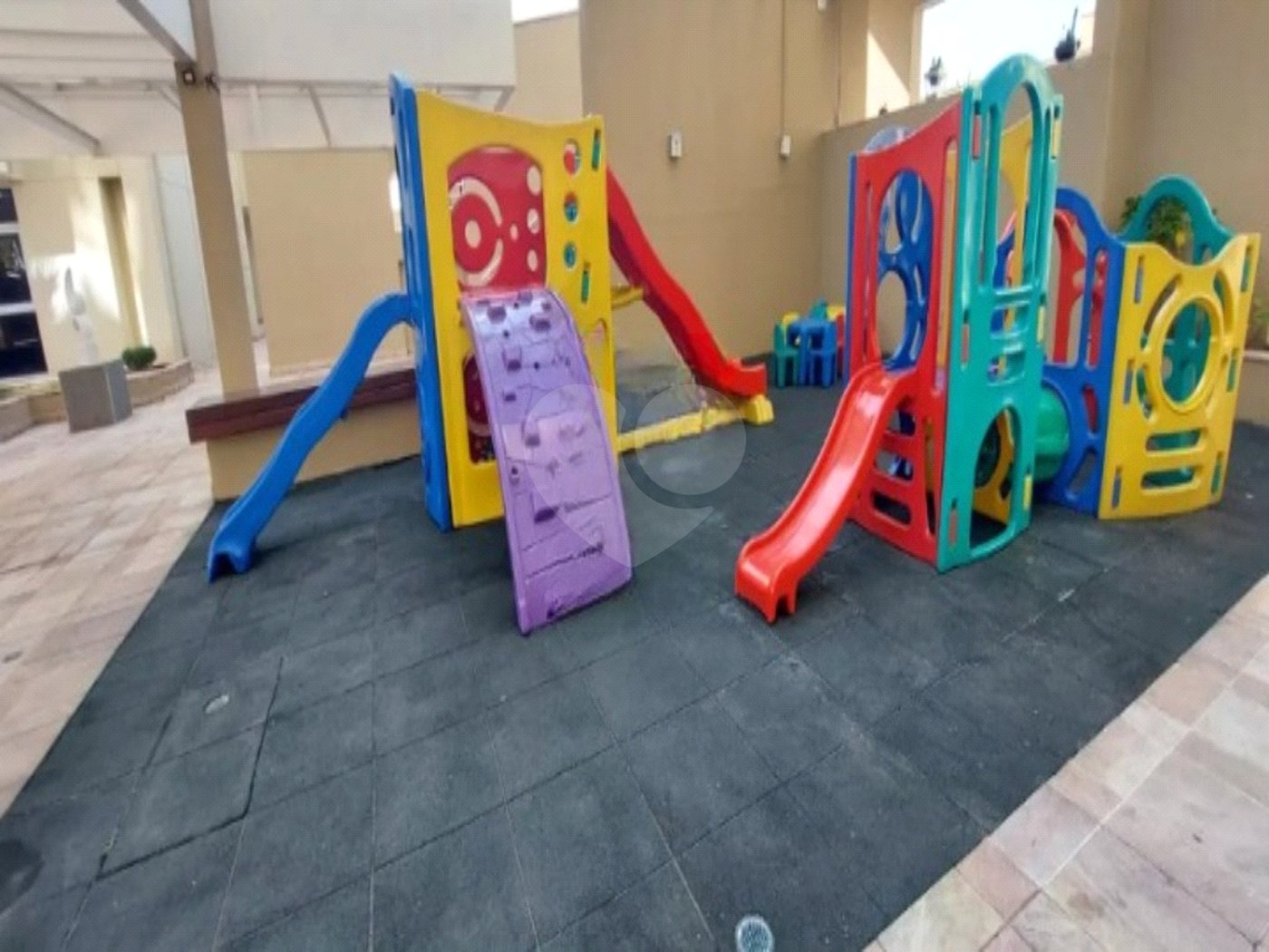 Apartamento á venda MOBILIADO com 128m², 3 suítes, 2 vagas, no centro de Santo André