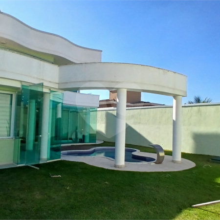 Casa à venda com 3 suítes no condomínio Figueira Garden, Atibaia - SP