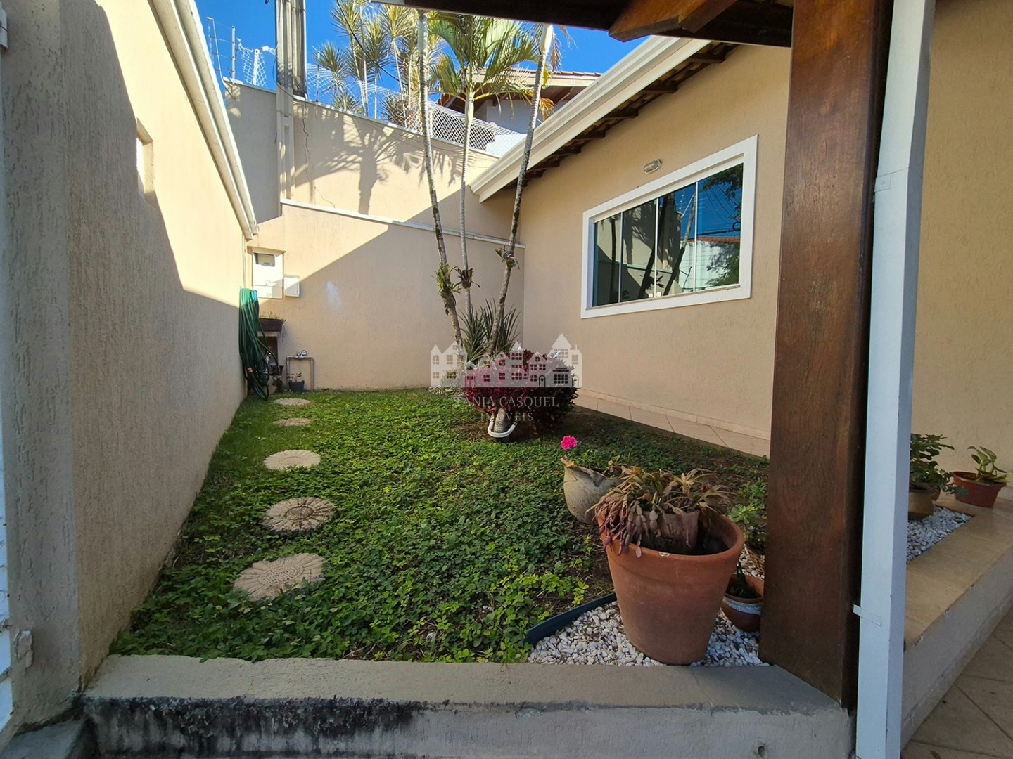 Casa, 3 quartos, 221 m² - Foto 1