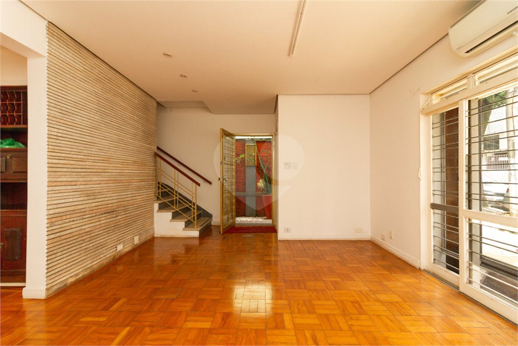 Sobrado à venda com 3 quartos, sendo 1 suíte, em Vila Olímpia, São Paulo, SP