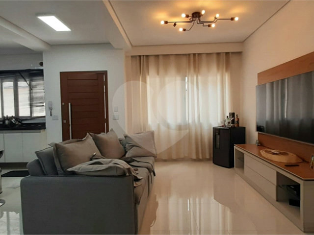 Casa à venda com 3 quartos, sendo 1 suíte,  no condomínio Residencial Gran Veiga, São Paulo - SP