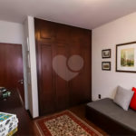 Sobrado à venda com 3 quartos, sendo 1 suíte,  em Vila Universitária, São Paulo, SP