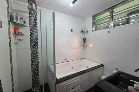 Casa à venda com 4 quartos, sendo 1 suíte, em Vila Paulo Silas, São Paulo, SP