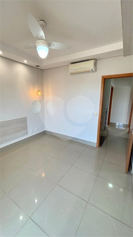 Casa à venda com 3 quartos, sendo 1 suíte, no condomínio Solar das Torres, Cuiabá - MT
