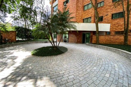 Apartamento à venda com 4 suítes em Vila Suzana, São Paulo, SP