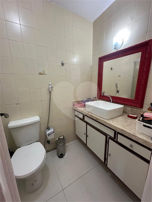 Apartamento à venda com 3 quartos, sendo 1 suíte, em Passagem, Cabo Frio, RJ