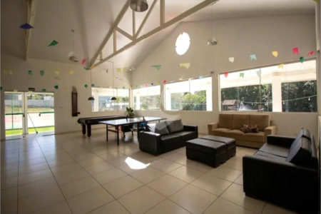 Casa à venda com 3 quartos, sendo 2 suítes, no condomínio Altos de São Roque, São Roque - SP