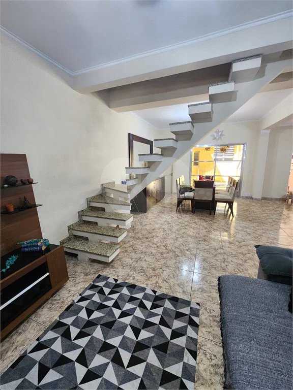 Sobrado à venda com 3 quartos, sendo 1 suíte, em Jardim Franca, São Paulo, SP