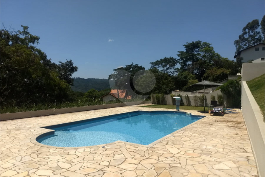 Casa à venda ou para alugar com 4 suítes no condomínio Suíça da Cantareira, Mairiporã - SP