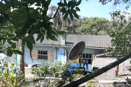 Tapiraí Sp - Sítio Santa Clara - Area de 12,1 ha - composto por casa principal, galpões poço artesiano, ótima área para plantios. Fica localizado a aproximadam. 1 quilômetro da prefeitura. Area preservação permanente- 4,6 ha - Area aproveitável - 4,6 ha - area utilizada rural - 2,5 ha -R$ 750.000,00
