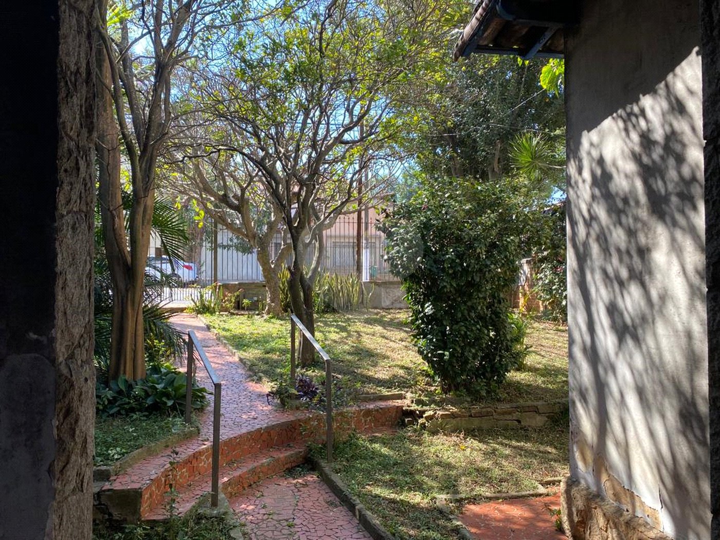 Casa à venda com 3 quartos, sendo 1 suíte, em Indianópolis, São Paulo, SP