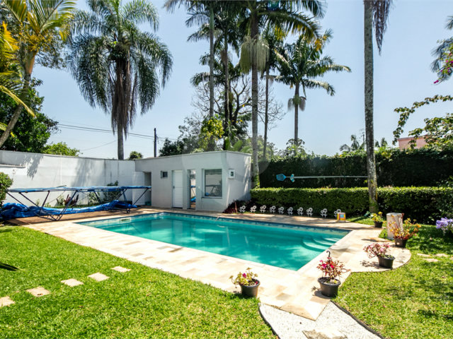 Casa à venda com 4 quartos, sendo 2 suítes,  em Interlagos, São Paulo, SP