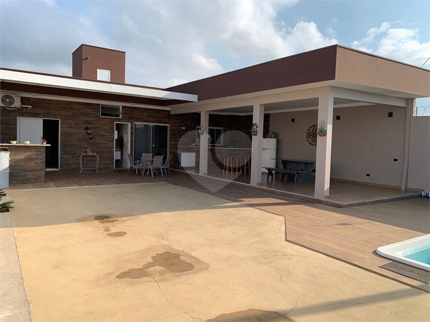 Casa térrea com piscina para venda no Residencial Arcoville