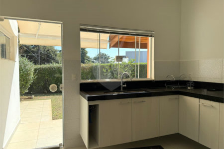 Casa à venda com 3 quartos, sendo 1 suíte, no condomínio Vale do Lago, Sorocaba - SP