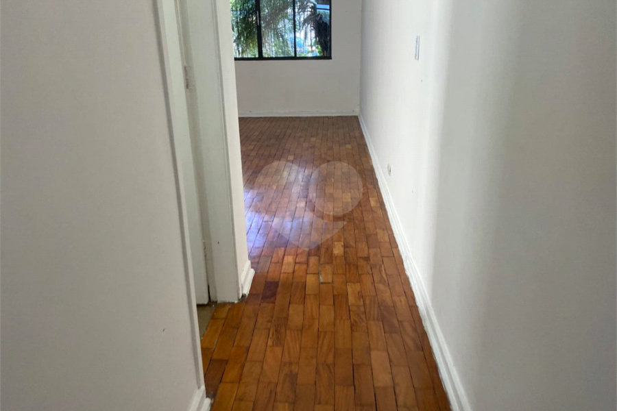 Sobrado à venda com 3 quartos, sendo 1 suíte, em Parque Maria Domitila, São Paulo, SP