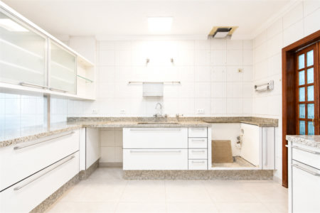 Casa à venda ou para alugar com 4 suítes no condomínio Vila das Emboabas, São Paulo - SP